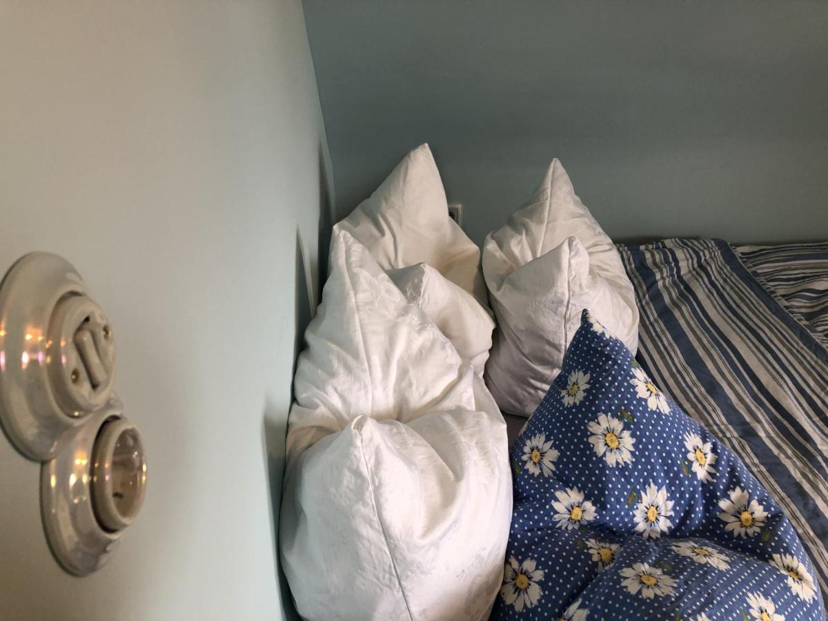 Blaues Zimmer Mit Grossem Balkon, Bad Ist Ein Traum, 50 Schritte Zum Radweg Am Main,Ideal For Short Stay Mainstockheim 外观 照片