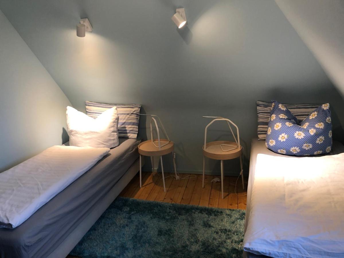 Blaues Zimmer Mit Grossem Balkon, Bad Ist Ein Traum, 50 Schritte Zum Radweg Am Main,Ideal For Short Stay Mainstockheim 外观 照片