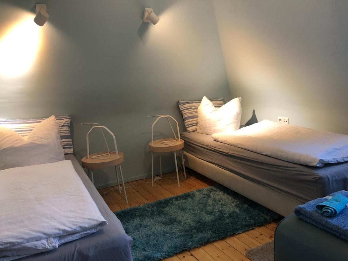 Blaues Zimmer Mit Grossem Balkon, Bad Ist Ein Traum, 50 Schritte Zum Radweg Am Main,Ideal For Short Stay Mainstockheim 外观 照片