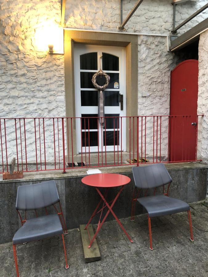 Blaues Zimmer Mit Grossem Balkon, Bad Ist Ein Traum, 50 Schritte Zum Radweg Am Main,Ideal For Short Stay Mainstockheim 外观 照片