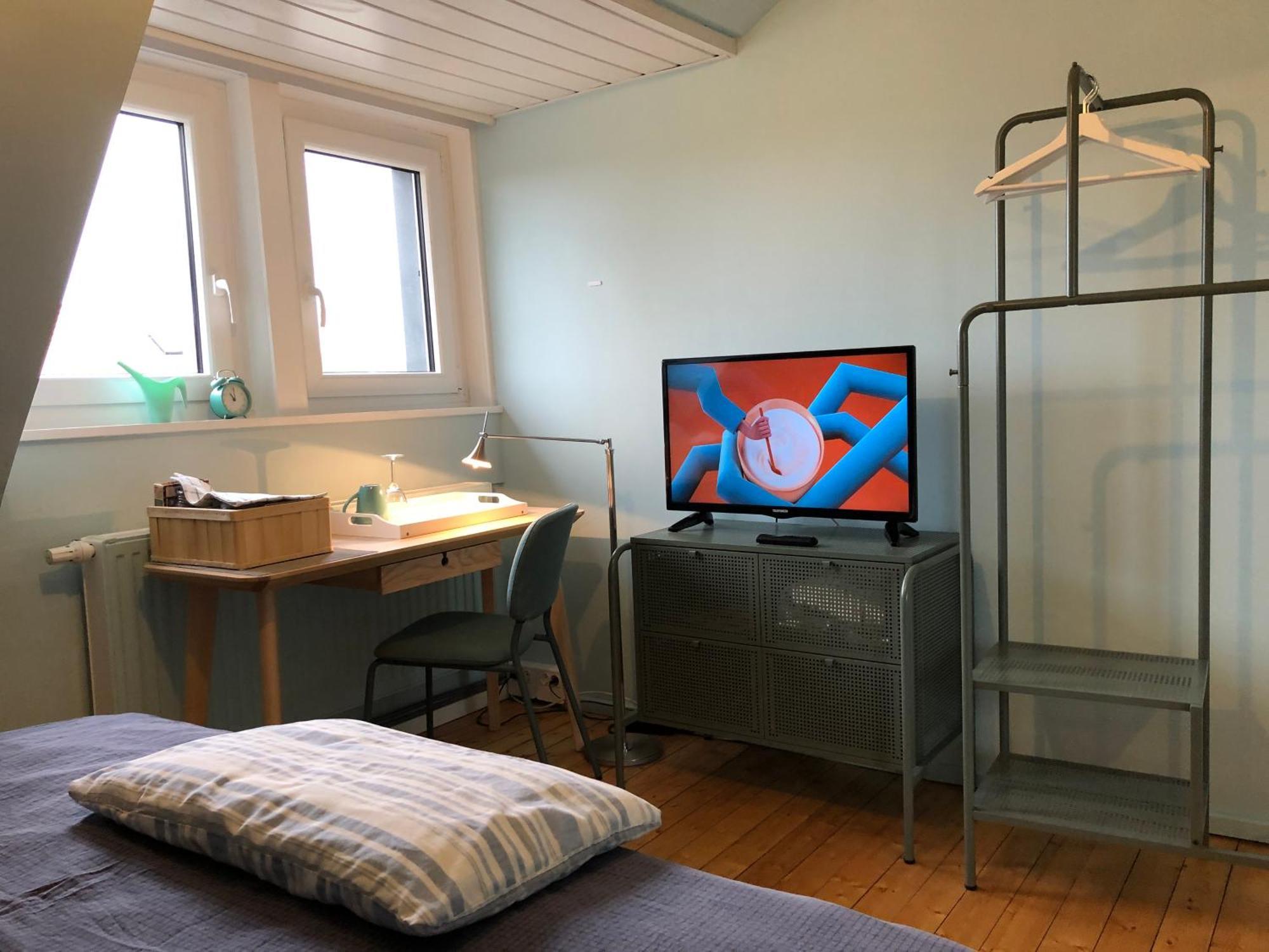 Blaues Zimmer Mit Grossem Balkon, Bad Ist Ein Traum, 50 Schritte Zum Radweg Am Main,Ideal For Short Stay Mainstockheim 外观 照片
