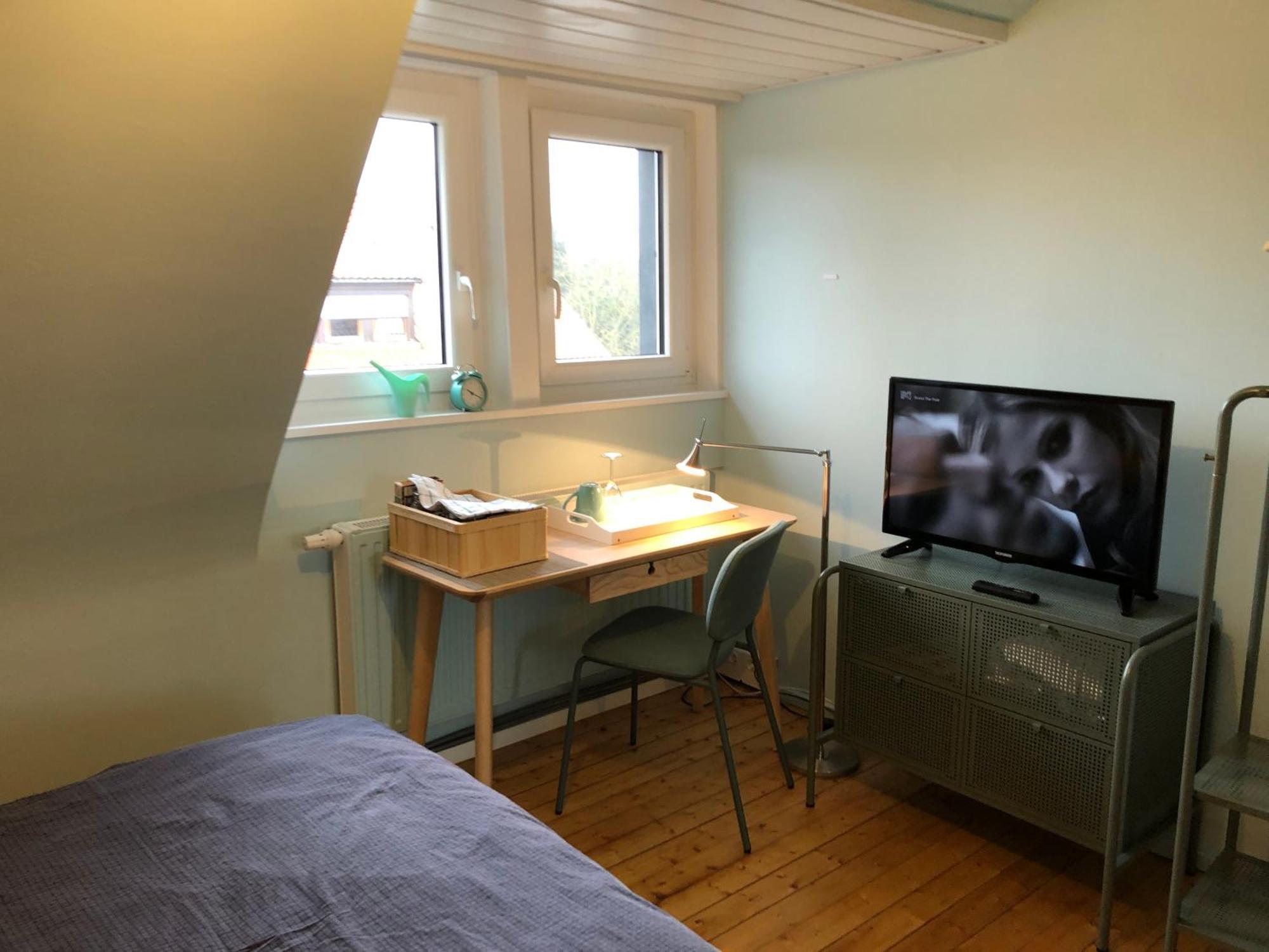 Blaues Zimmer Mit Grossem Balkon, Bad Ist Ein Traum, 50 Schritte Zum Radweg Am Main,Ideal For Short Stay Mainstockheim 外观 照片